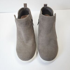 TORRID WOMEN'S PERFORATED WEDGE SNEAKER SIZE 7W GRAY